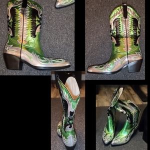 Azalea Wang Way western boots